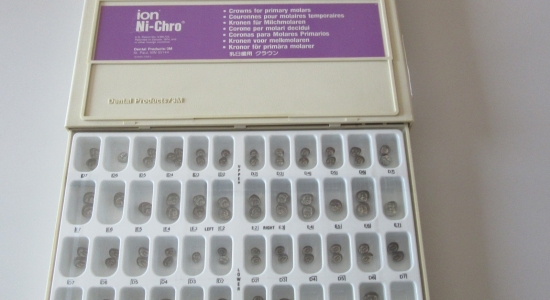 VENDO CAJA CORONAS PREFORMADAS MOLARES PRIMARIOS