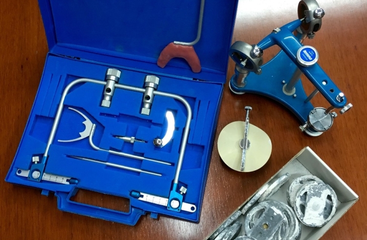 VENDO ARCO FACIAL Y ARTICULADOR DENTATUS