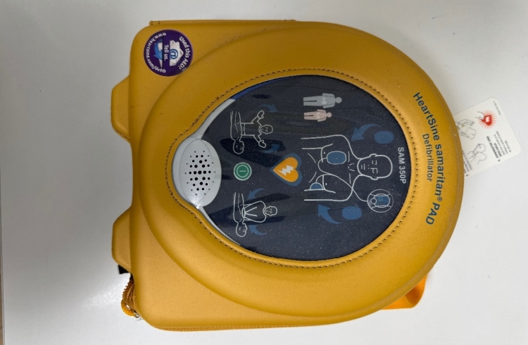 VENDO DESFIBRILADOR SAMARITAN PAD 350 P 550€